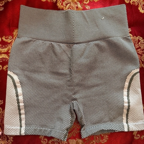 🔥 High-Performance Seamless Workout Set (Size Small) 🔥 - Picture 7 of 9